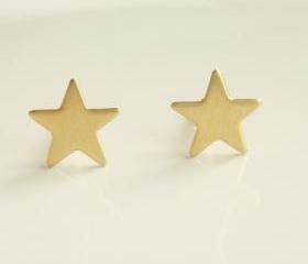 Pretty Tiny Gold Star Stud Earrings, Star Earrings Bridesmaid Gift. Minimal Jewelry,Gift under 10
